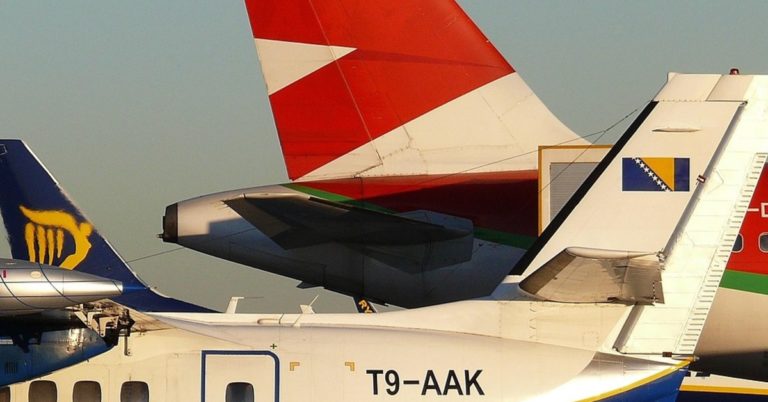 Kāpēc aviobiļetes uz Eiropu tagad kļūst lētākas un kad vislabāk pirkt